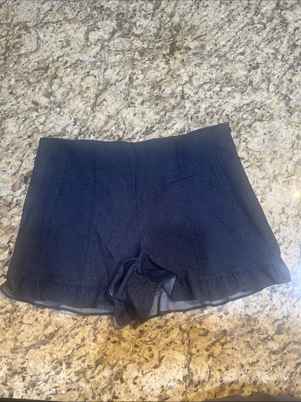 Like new 1.State ruffle denim tailored short ✨